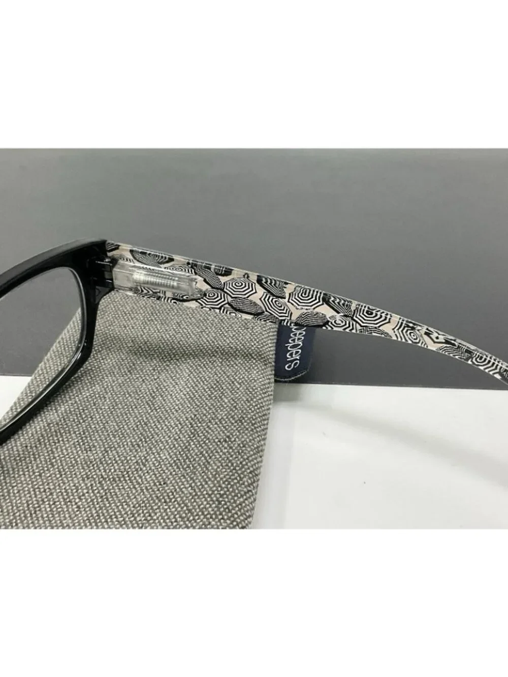 South Beach Peepers Black Reading Glasses +1.25